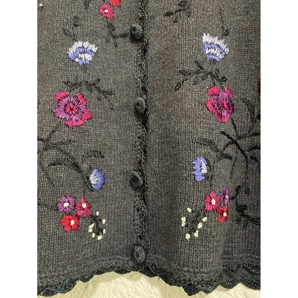 Vintage Womens grandma XL Gray Floral Embroidered Knit Sweater Vest Cottagecore